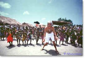 danse dans un village togolais, mais garre tout de meme....